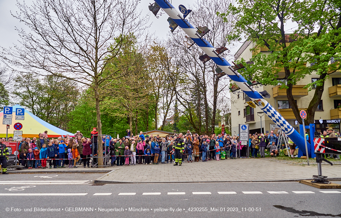 01.05.2023 - Maibaumaufstellung in Berg am Laim